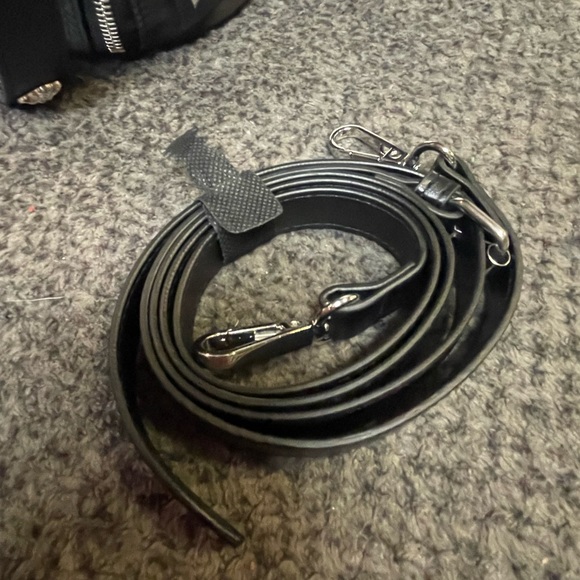 Versace parfums bucket bag - Picture 15 of 16